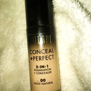 Melani 2-in-1 foundation and concealer